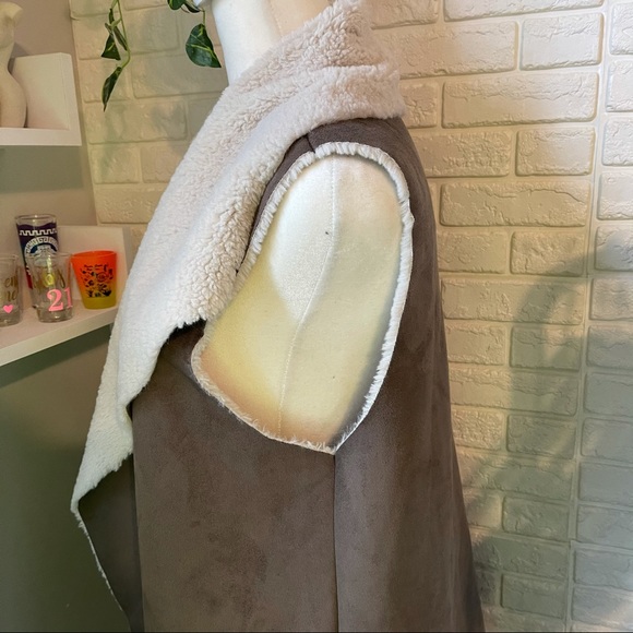 Vest - Picture 3 of 7